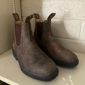 BLUNDSTONE LIKE NEW RUSTIC BROWN BOOTS